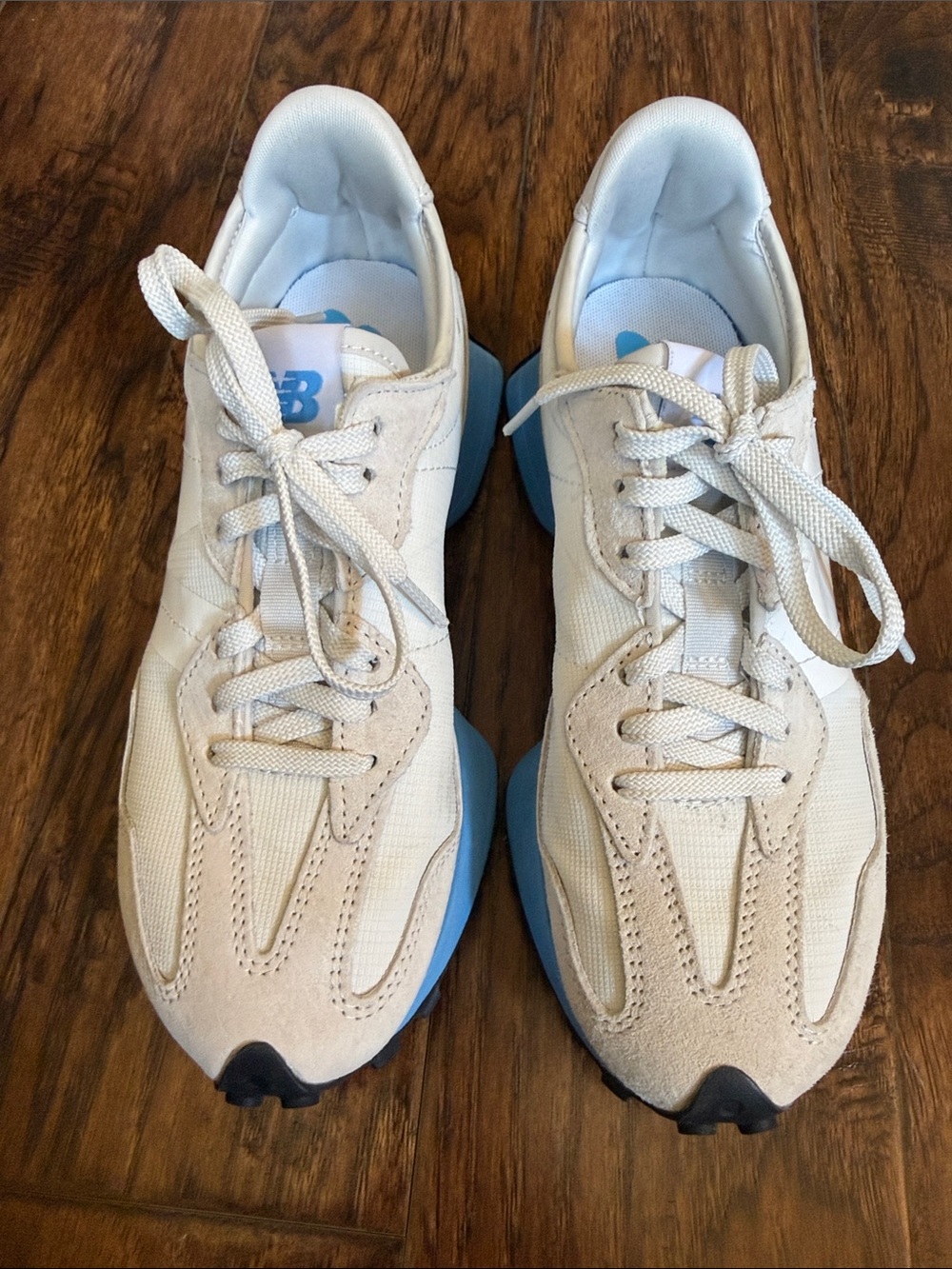 New Balance Women’s  327 Sneaker in Nimbus Cloud and Sky Blue, size 7 - Picture 5 of 11